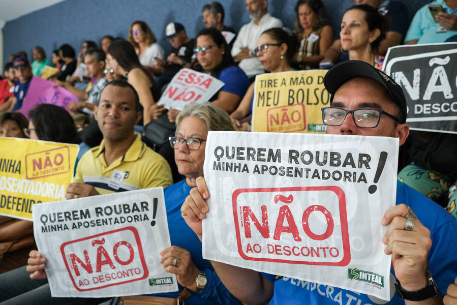 Servidores e aposentados alagoanos protestam contra a Reforma de Previdência em AL