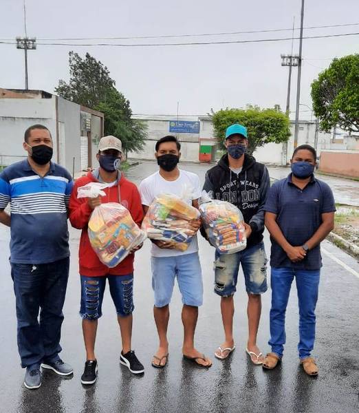 Direção do Coruripe doou cestas básicas aos seus jogadores que residem em Alagoas