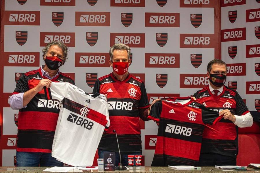 Novo patrocinador do Flamengo estampa espaço nobre da camisa do Rubro-Negro