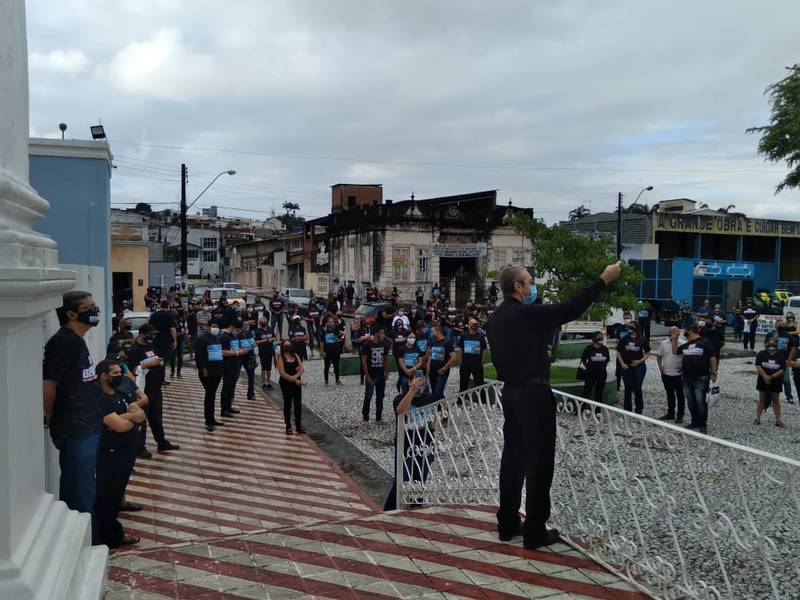 Moradores de Bebedouro fazem protesto na praça principal do bairro contra o problema
