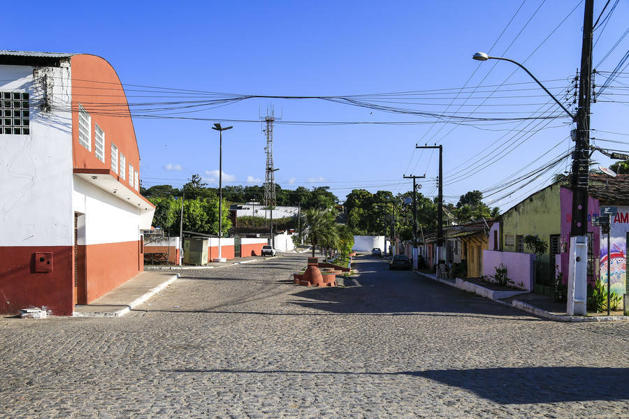 Satuba-AL, 29 de setembro de 2015
Prefeito da cidade de Satuba, Paulo Acioly (PSD-AL),  relata para reportagem da Gazeta, que seu município está falalido, por causa da queda de arracadação. Alagoas - Brasil.
Foto: Ailton Cruz