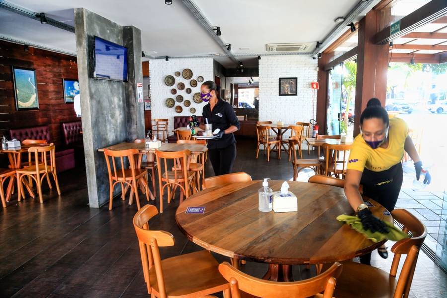 Prejudicado pela pandemia de Covid-19, setor de restaurantes de Alagoas inicia recontratações de trabalhadores