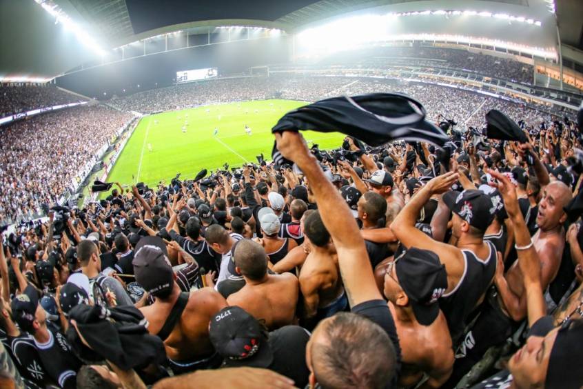 Governo de São Paulo anunciou que, a partir de 1º de novembro, está liberada a volta de torcedores aos estádios