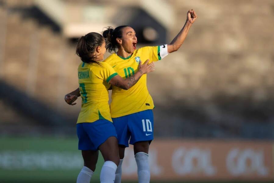 Alagoana Marta fez um dos gols na goleada sobre as argentinas; partida foi realizada no Estádio Almeidão