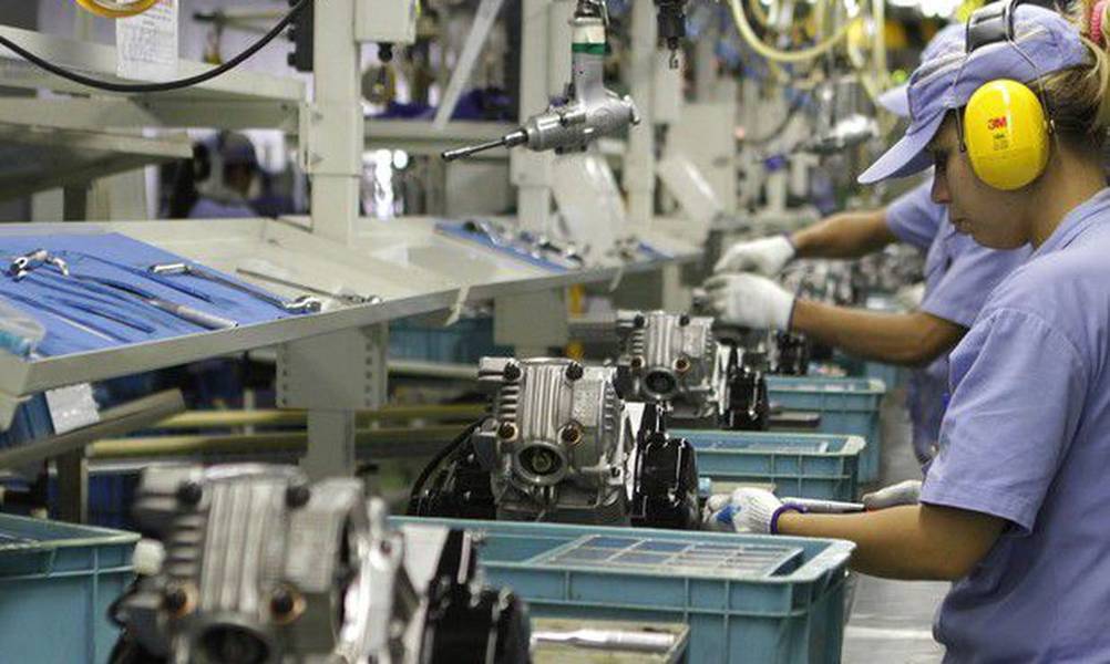 Em relação a junho de 2020, a produção industrial brasileira subiu 12%, aponta o IBGE