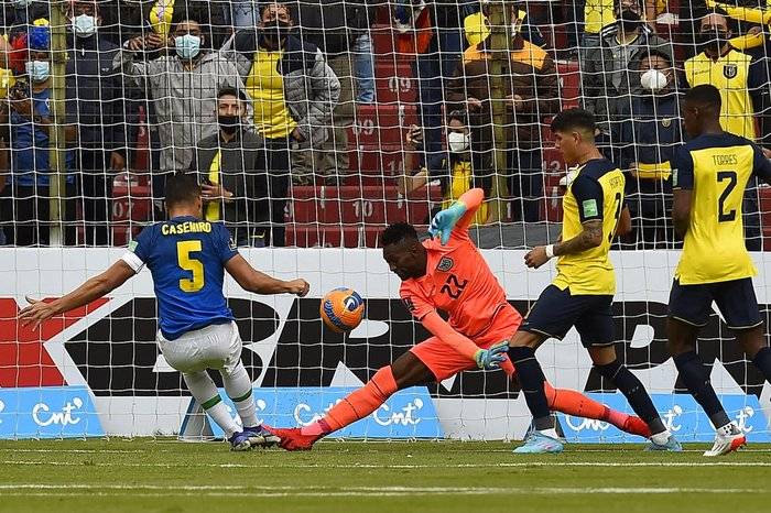 Volante e capitão, Casemiro marcou o único gol brasileiro no frustrante empate contra os equatorianos