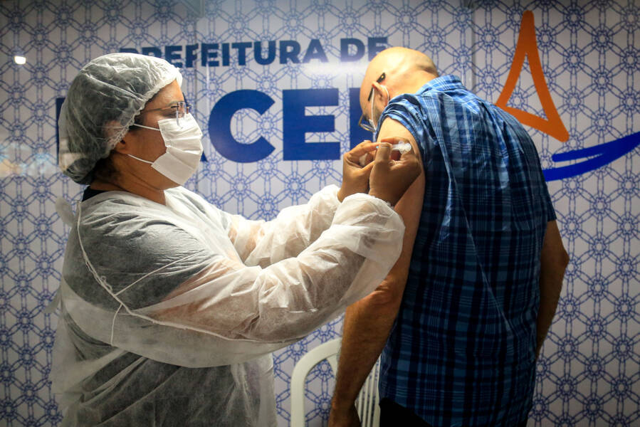 Mais de 78% da população de Maceió está completamente imunizada, aponta vacinômetro