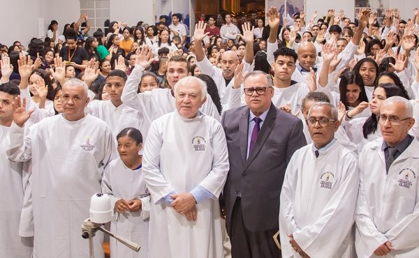 No último fim de semana, 182 novos membros da AD na capital alagoana desceram às águas batismais