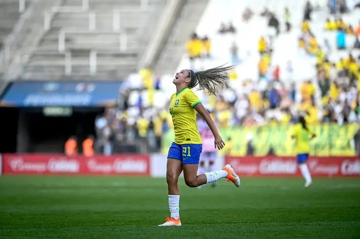 Priscila, de apenas 19 anos, marcou o gol da vitória brasileira em sua partida de estreia na Seleção Canarinha
