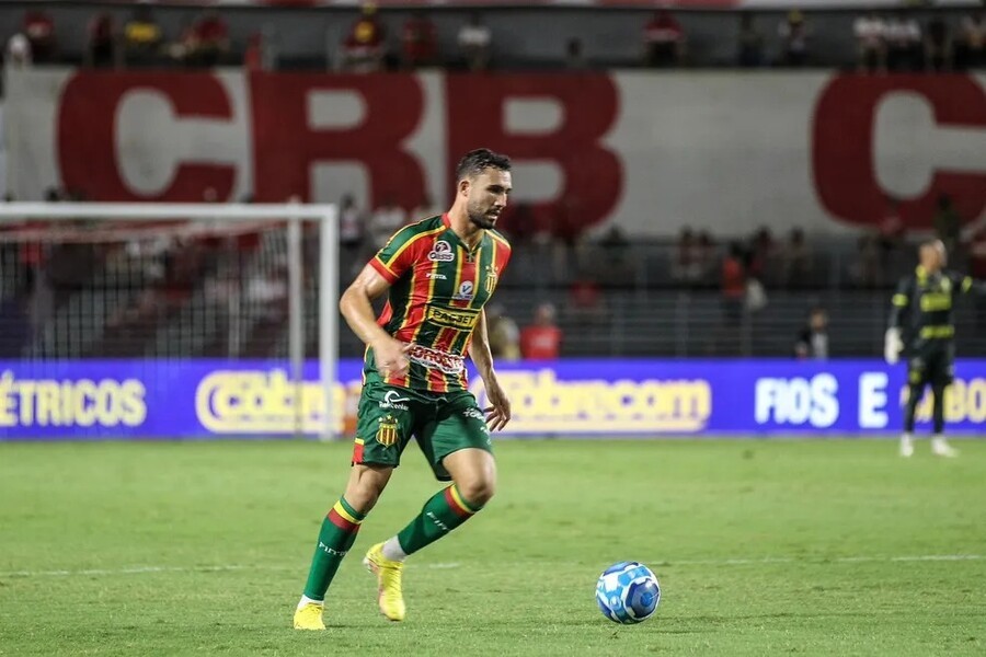Gustavo esteve em Maceió nesta temporada, durante empate entre CRB e Sampaio Corrêa