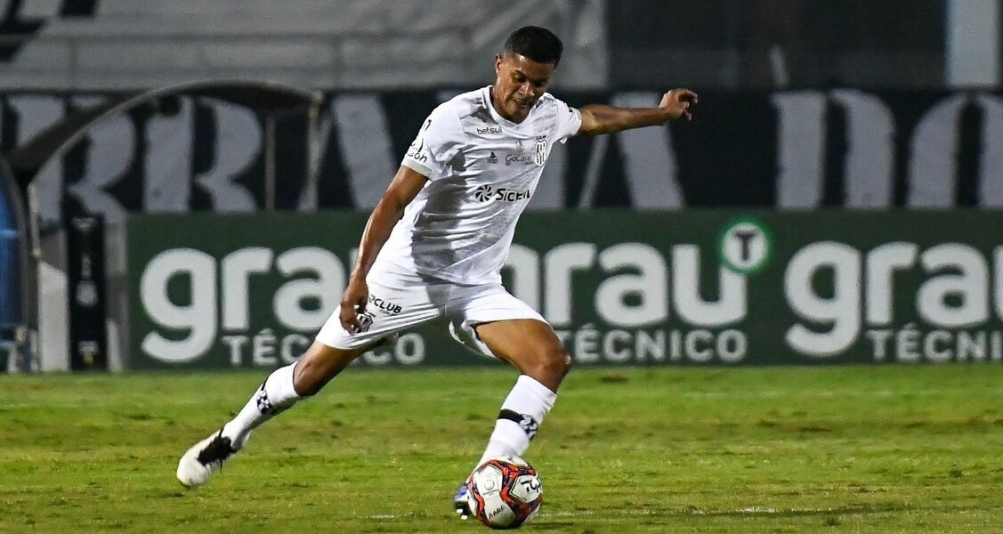 Thiago Lopes, de apenas 21 anos, chega ao Azulão na próxima semana e brigará por vaga na defesa