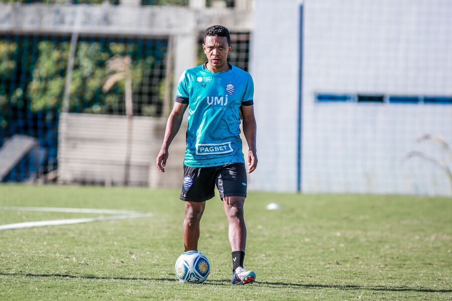 Atacante Niltinho já vinha treinando no CT Gustavo Paiva e, nesta quarta-feira (17), teve o seu nome publicado no Boletim Informativo Diário (BID) da CBF
