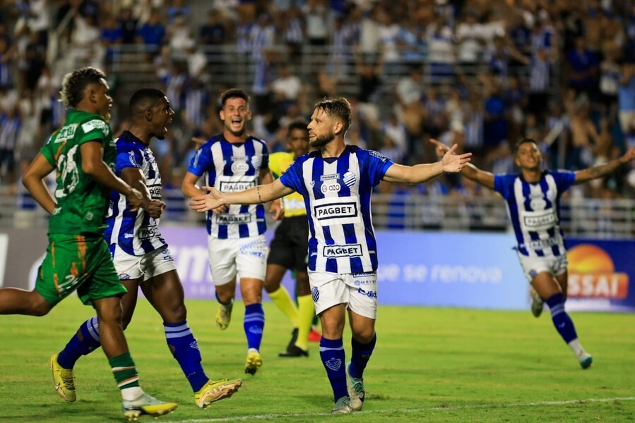Nos dois primeiros jogos do Campeonato Alagoano, Azulão bateu Coruripe e Cruzeiro para assumir a liderança da competição