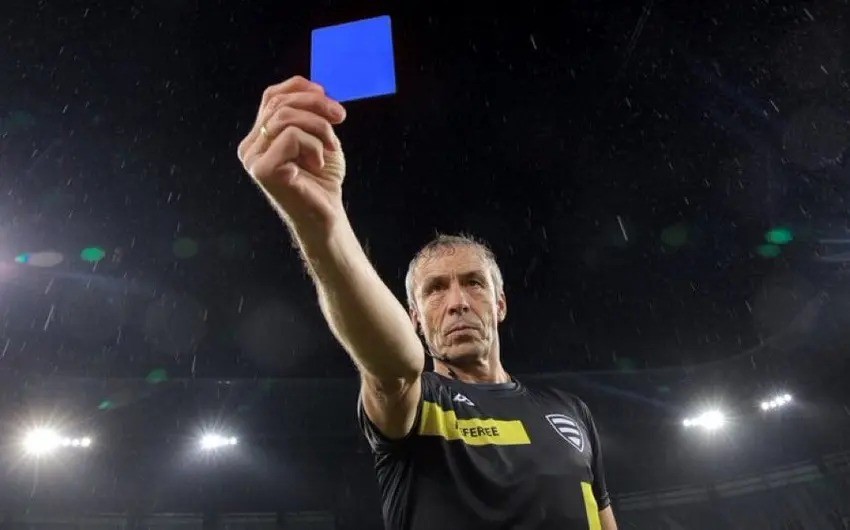 Cartão azul deverá ser implementado no futebol, segundo o jornal inglês ‘Telegraph Sports’