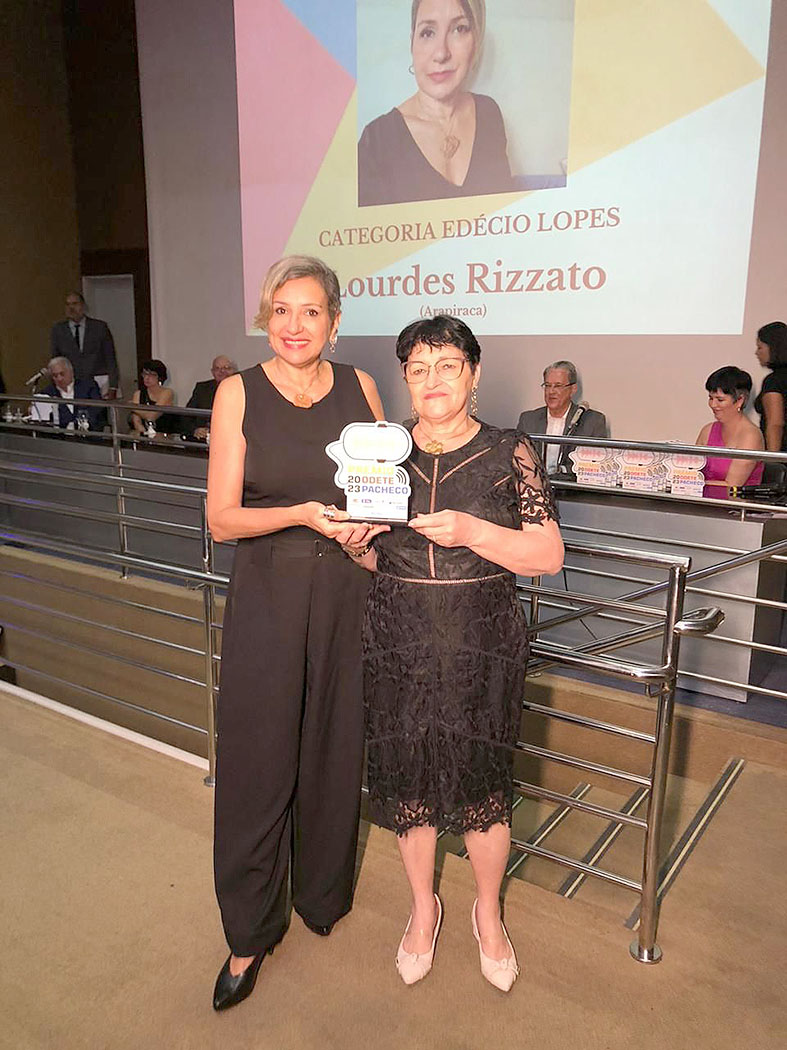 Lourdes Rizzato recebeu de Marilene Canuto na categoria Edécio Lopes