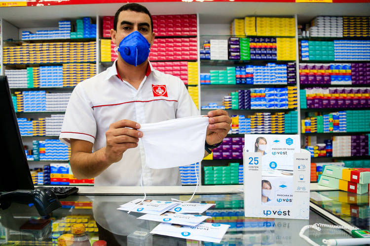 /Maceió, 15 julho de 2020
Venda de Máscaras nas farmácias de Maceió. Alagoas - Brasil.
Foto: ©Ailton Cruz