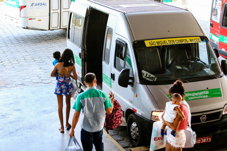 /Maceió, 17 de setembro de 2020 
Transporte intermunicipal, no terminal Rodoviário João Paulo II. Localizado no bairro do Feitosa em Maceió. Alagoas - Brasil.
Foto: ©Ailton Cruz