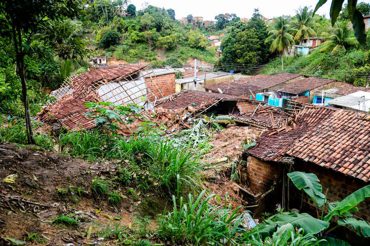 /Maceió, 15 de abril de 2021
Casa caiu após as fortes chuvas na Grota da Alegria, localizada no bairro Benedito Bentes, em Maceió. Alagoas - Brasil.
Foto:@Ailton Cruz