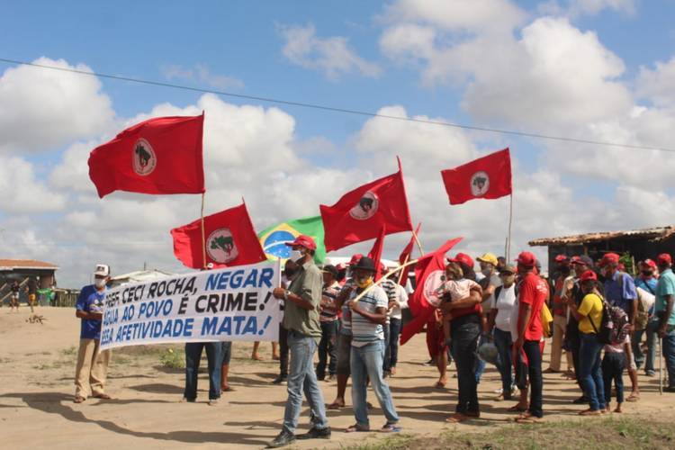 /Integrantes do assentamento Marielle Franco protestam contra falta de água no local